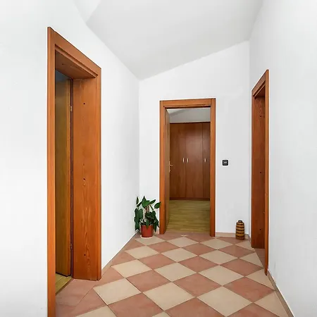 Uvala Pokrivenik 2073b * Zastražišće